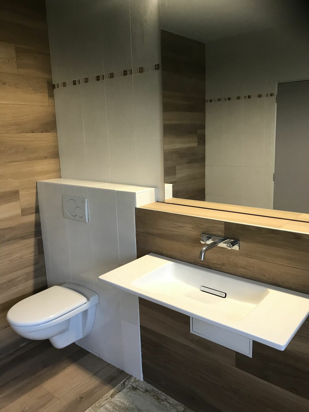 salle-de-bain-couleur-bois-design-modern-italienne